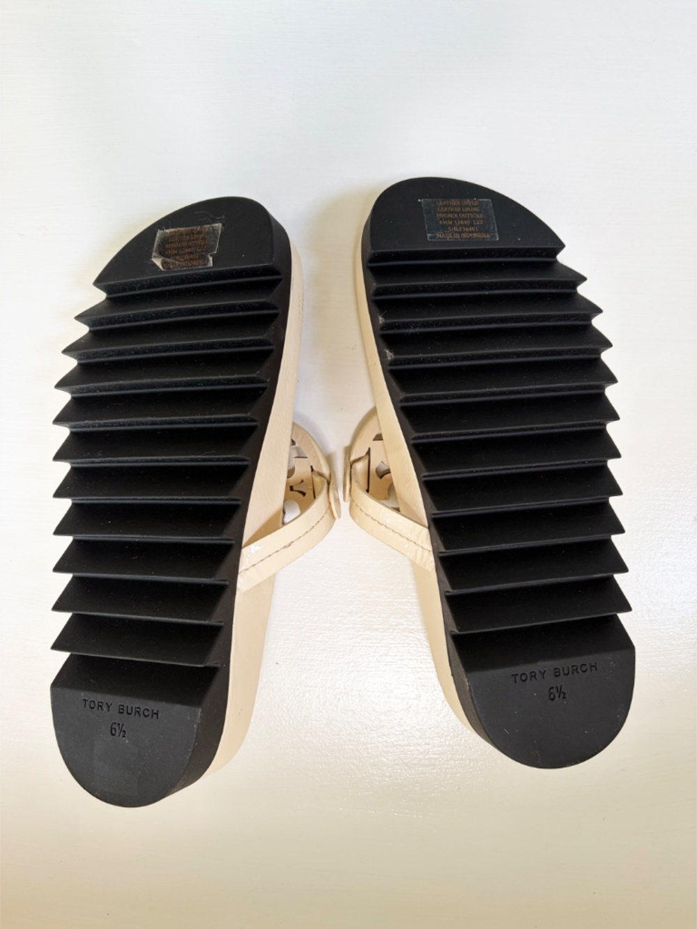 Like New Tory Burch Miller Cloud Lug in New Cream, Size 6.5 - Picture 6 of 6